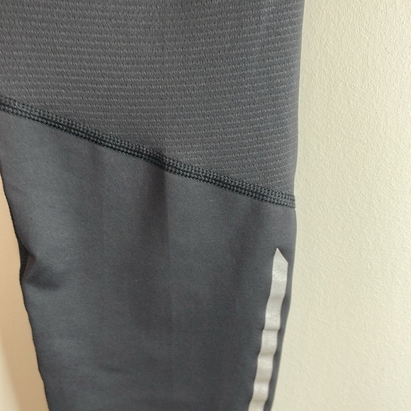 Old Navy Active Go-Dry Fitted Run Tight Leggings Black Jack Low Rise M - Picture 9 of 12